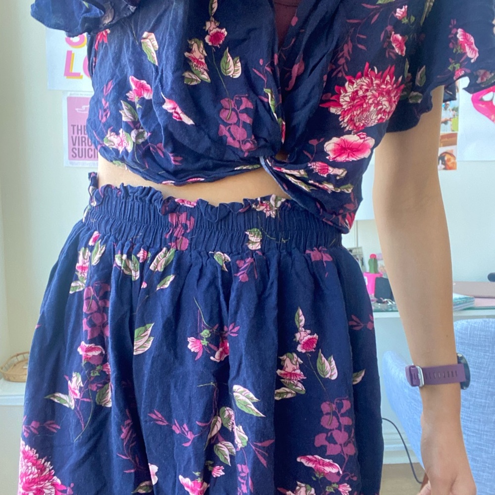Floral Set - Picture 2 of 2